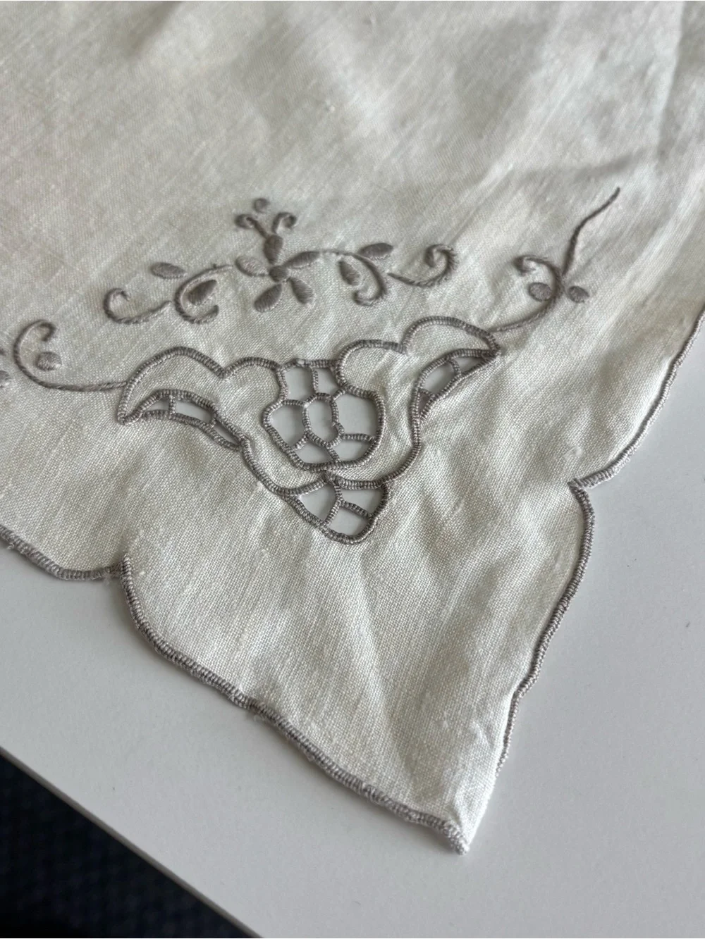 Embroidered Floral Table Linen in Beige/Cream 31x31